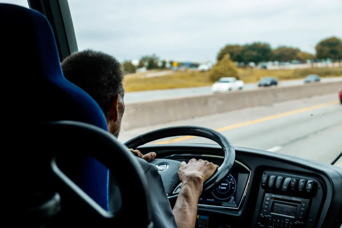 Touringcar op de snelweg — Code 95 nascholing voor buschauffeurs